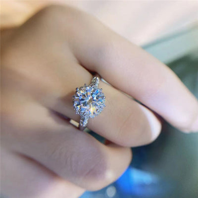 Pod Moissanite Diamond Ring