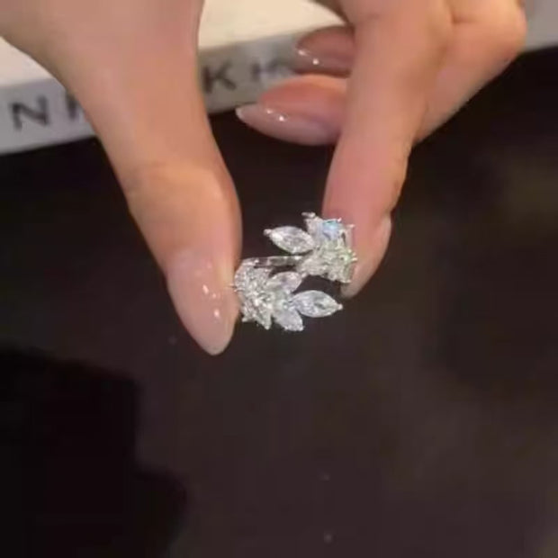 Leaf ring with rhinestones