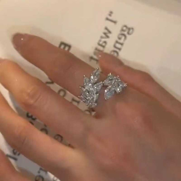 Leaf ring with rhinestones