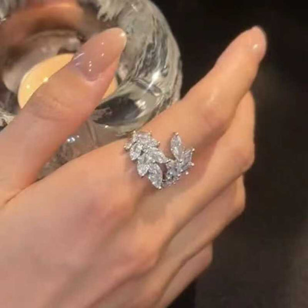 Leaf ring with rhinestones