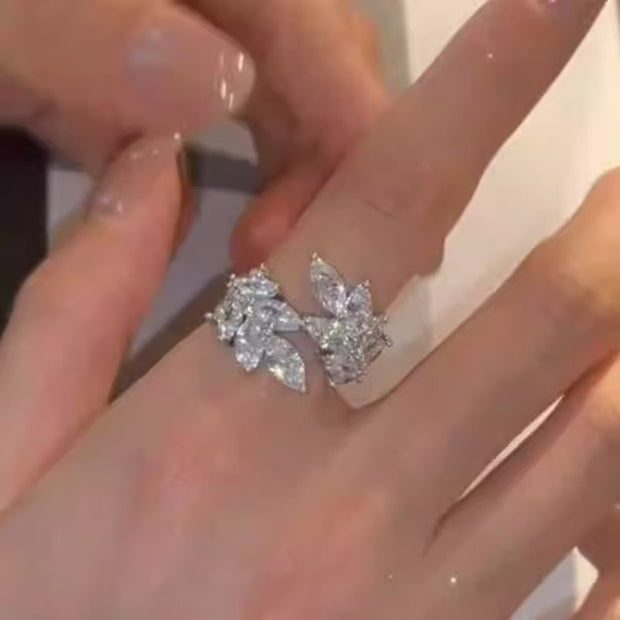 Leaf ring with rhinestones