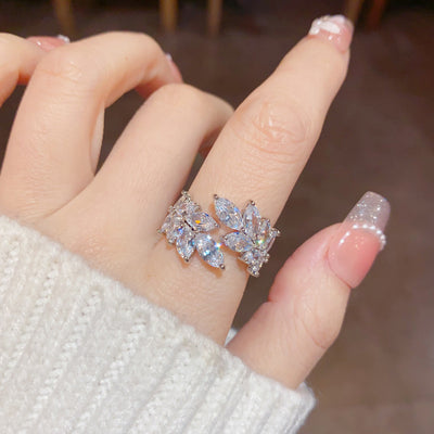 Leaf ring with rhinestones