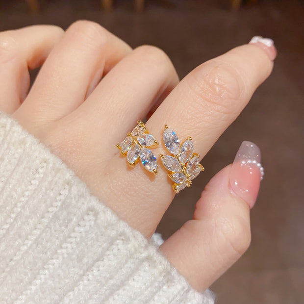 Leaf ring with rhinestones