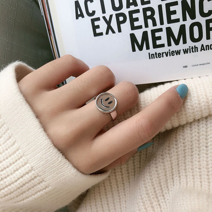 Turnable Smiley Ring