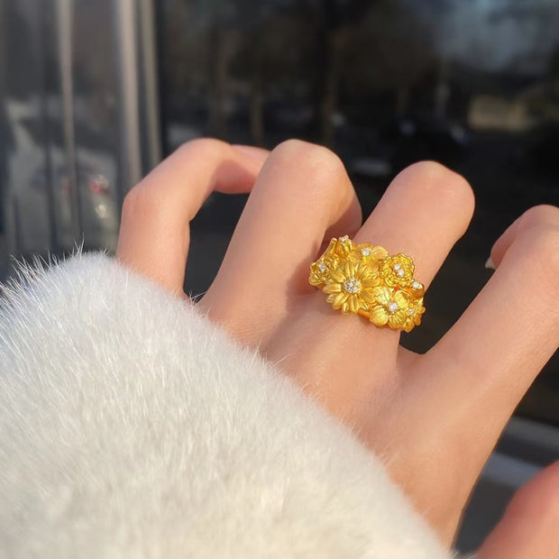 Flourishing Flower Little Daisy Ring