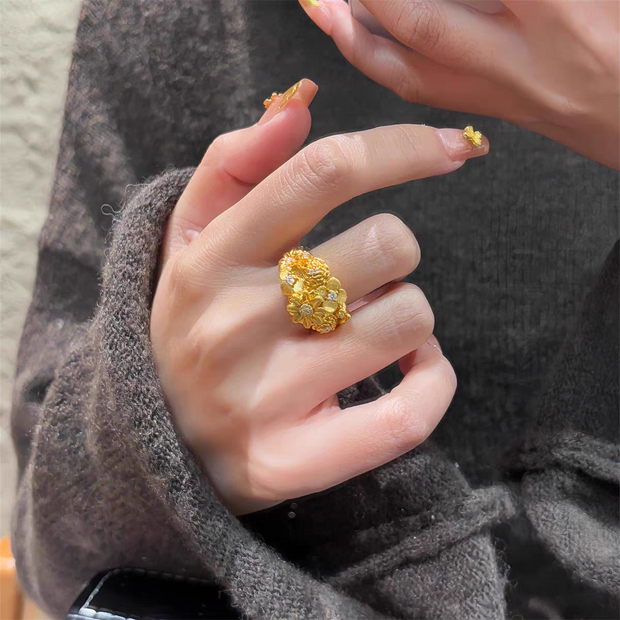 Flourishing Flower Little Daisy Ring