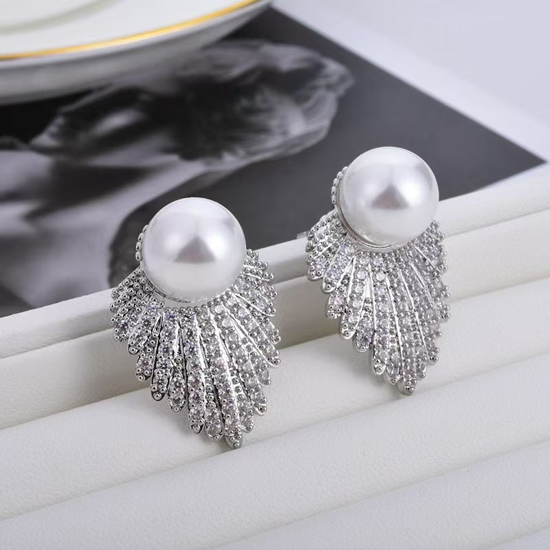 Vintage-Inspired Fan-Shaped Pearl Stud Earrings