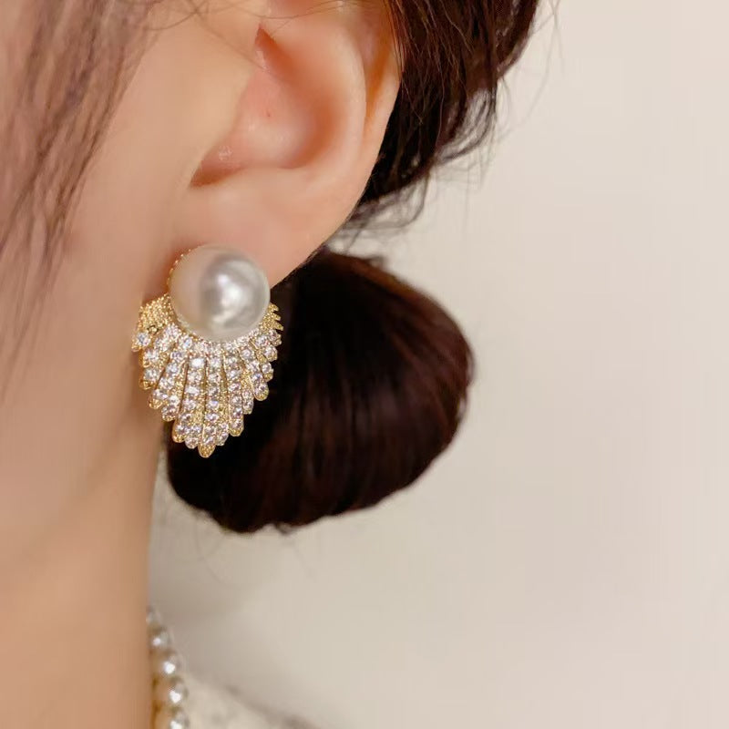 Vintage-Inspired Fan-Shaped Pearl Stud Earrings
