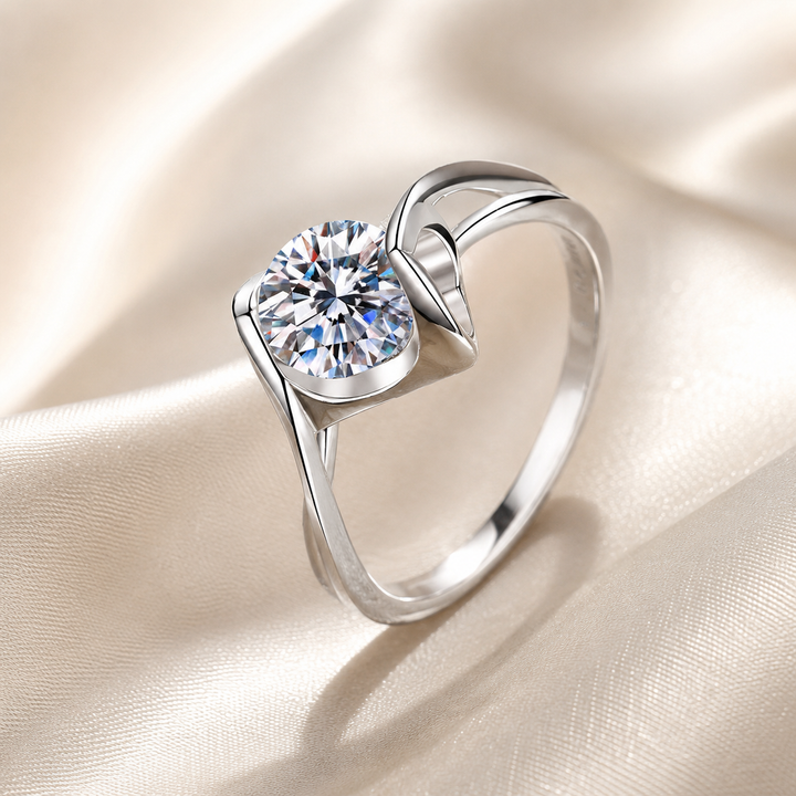 Heart Detail Moissanite Ring