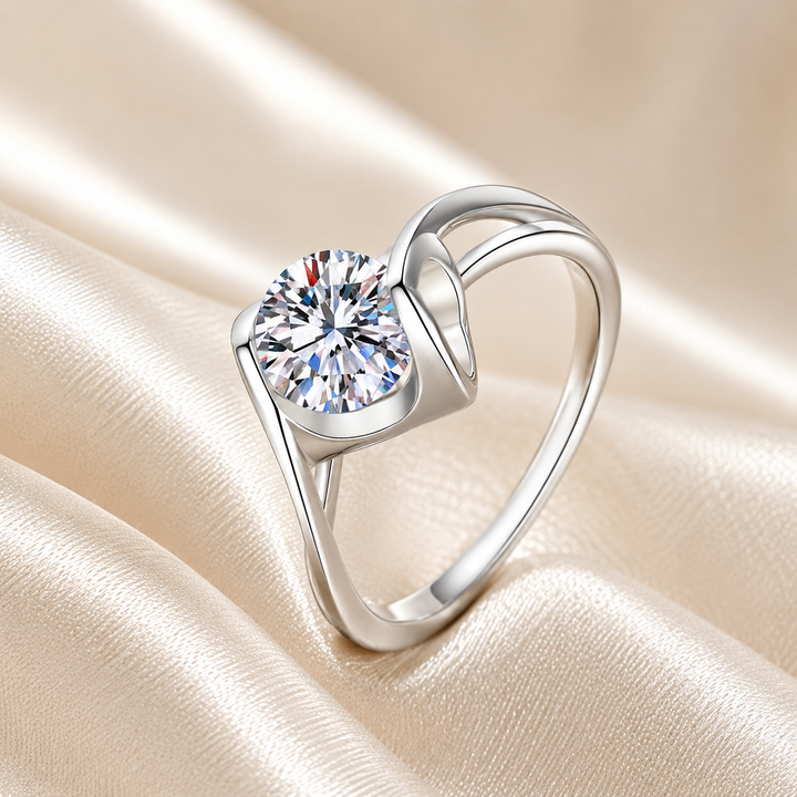 Heart Detail Moissanite Ring