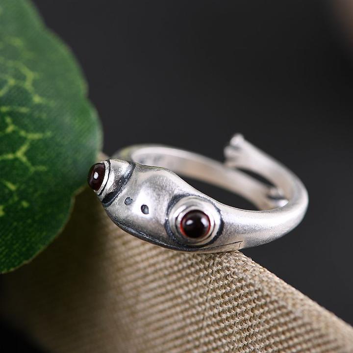 Balmora Frog Ring — Red Garnet Eyes