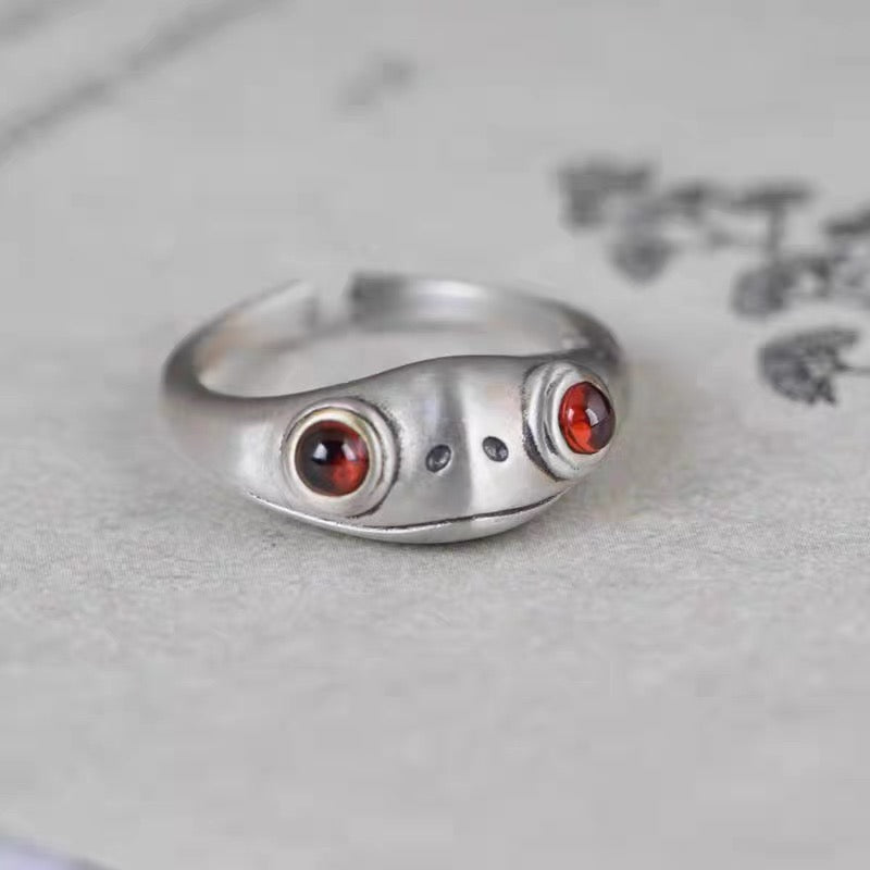 Balmora Frog Ring — Red Garnet Eyes