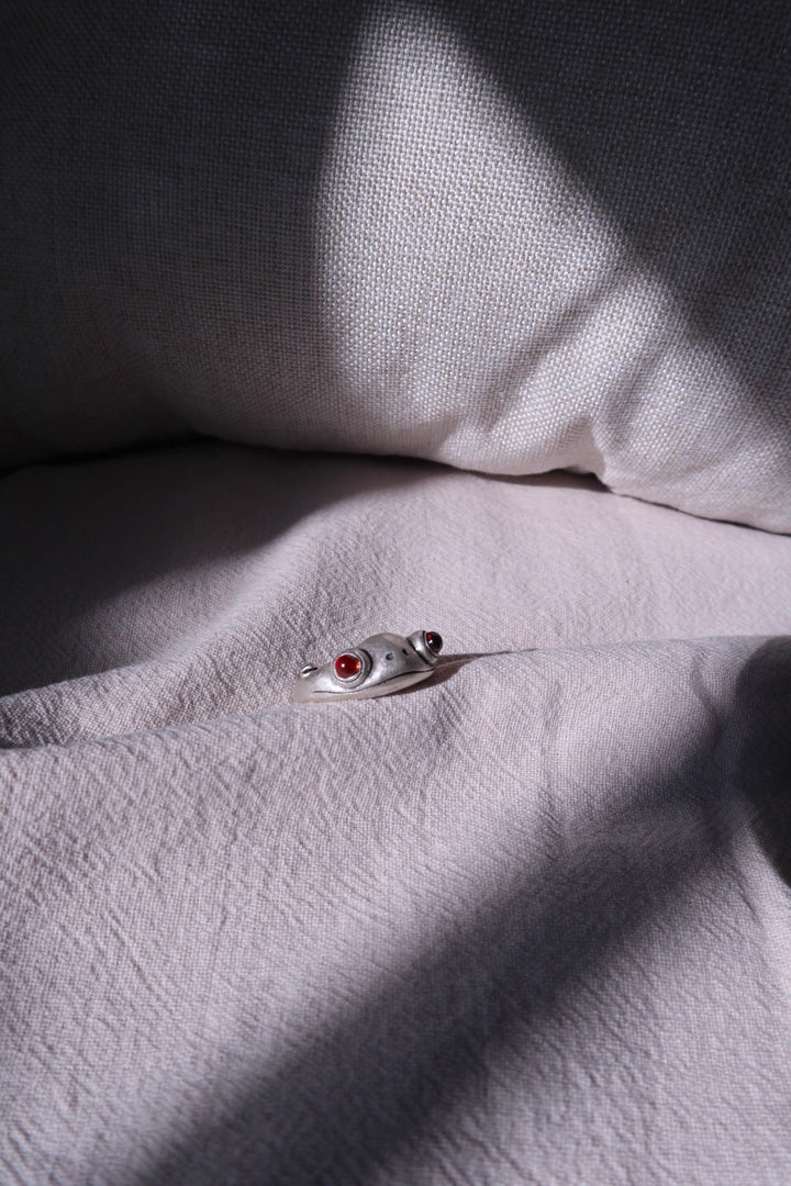 Balmora Frog Ring — Red Garnet Eyes