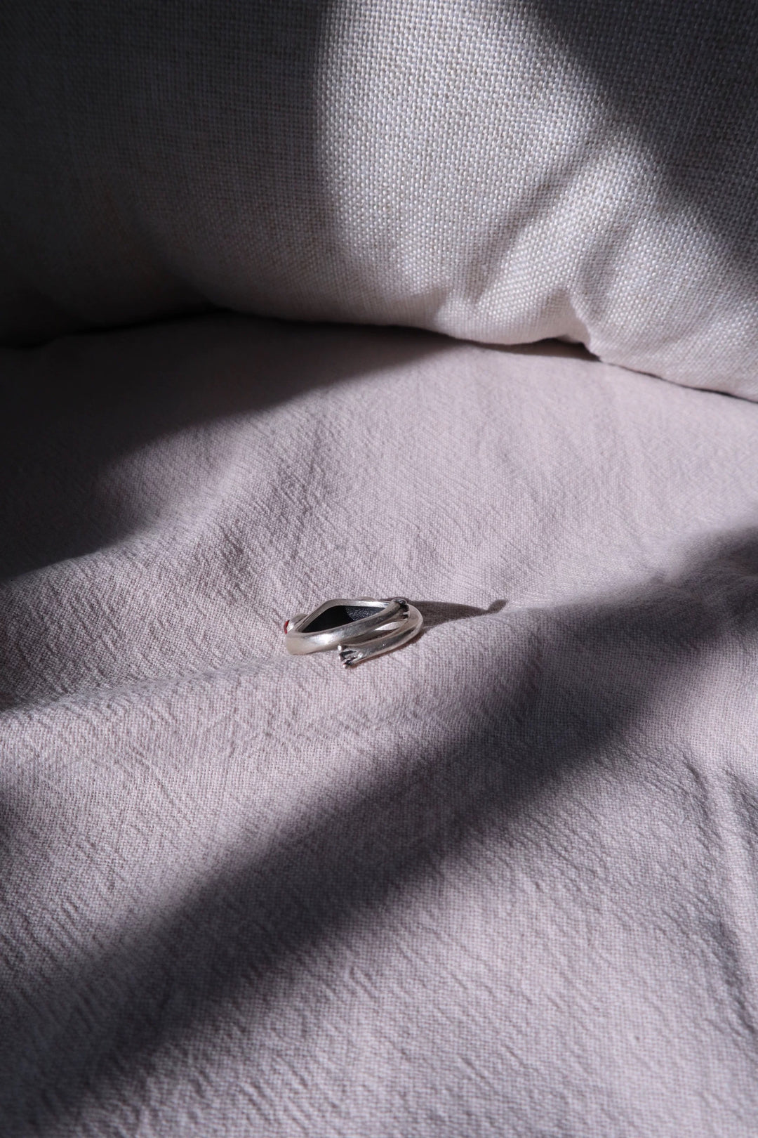 Balmora Frog Ring — Red Garnet Eyes