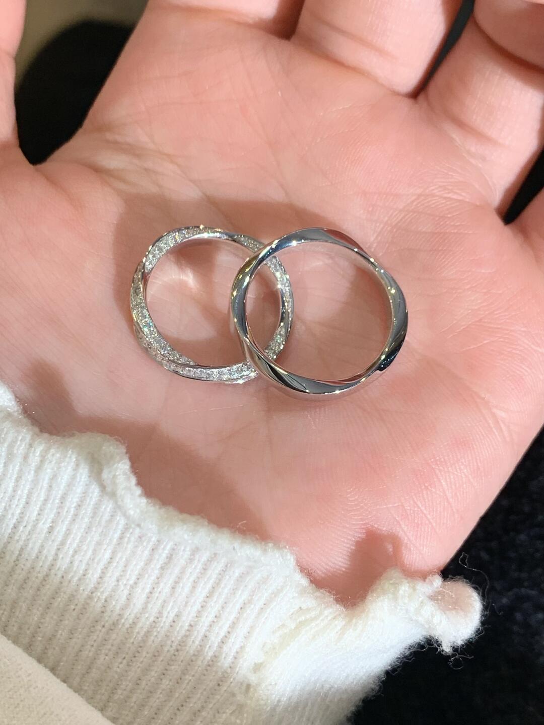 Heart Bezel Moissanite Couple Ring Set