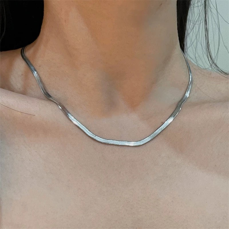 Snake bone simple and versatile necklace