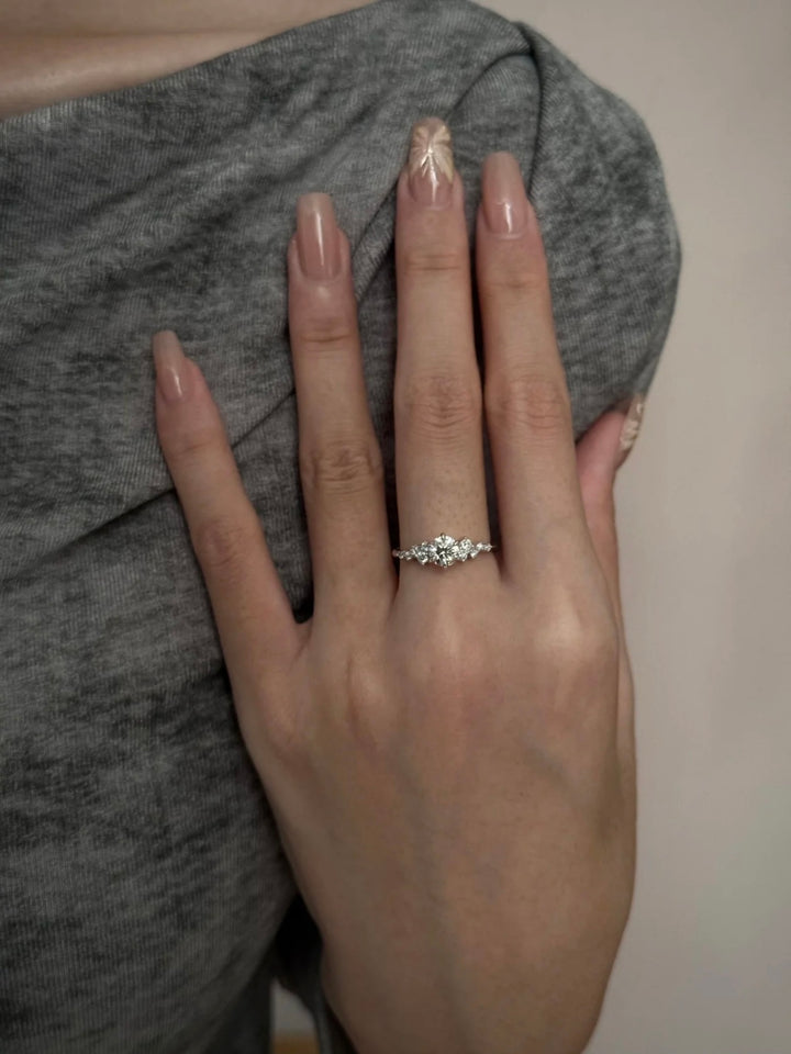 Round-Cut Moissanite Solitaire Ring — 6-Stone Side Cluster | S925 Sterling Silver