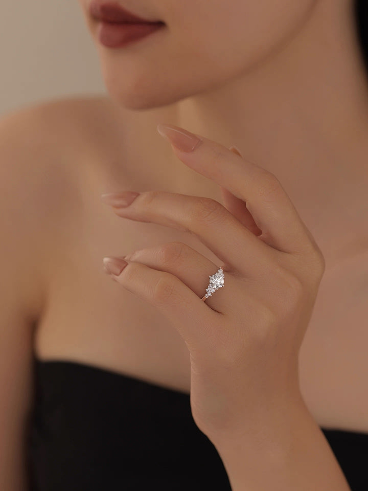 Round-Cut Moissanite Solitaire Ring — 6-Stone Side Cluster | S925 Sterling Silver