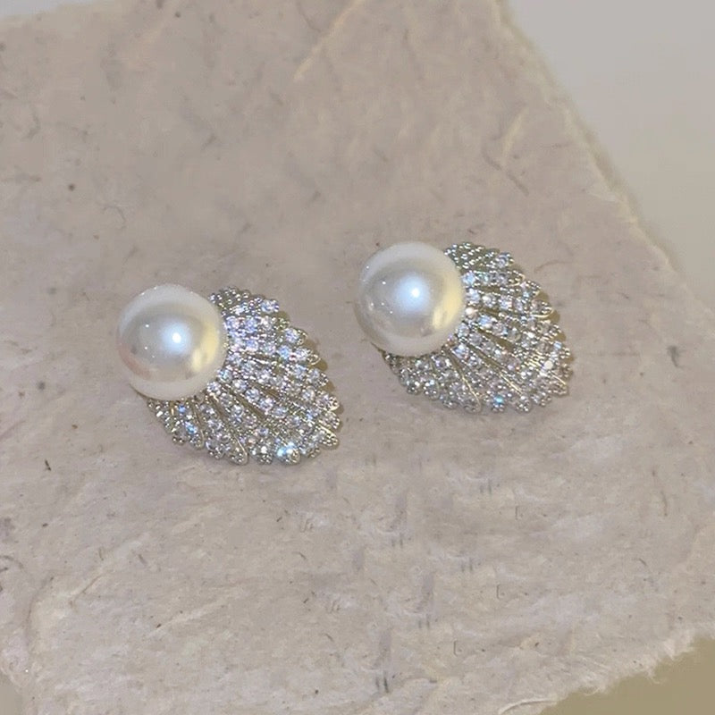 Vintage-Inspired Fan-Shaped Pearl Stud Earrings