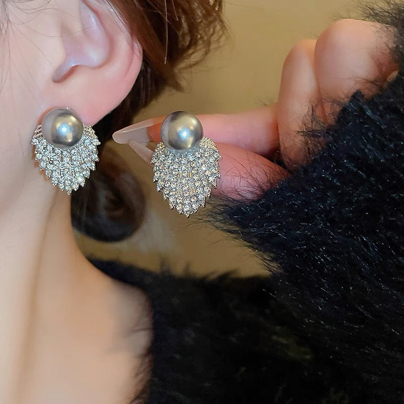 Vintage-Inspired Fan-Shaped Pearl Stud Earrings