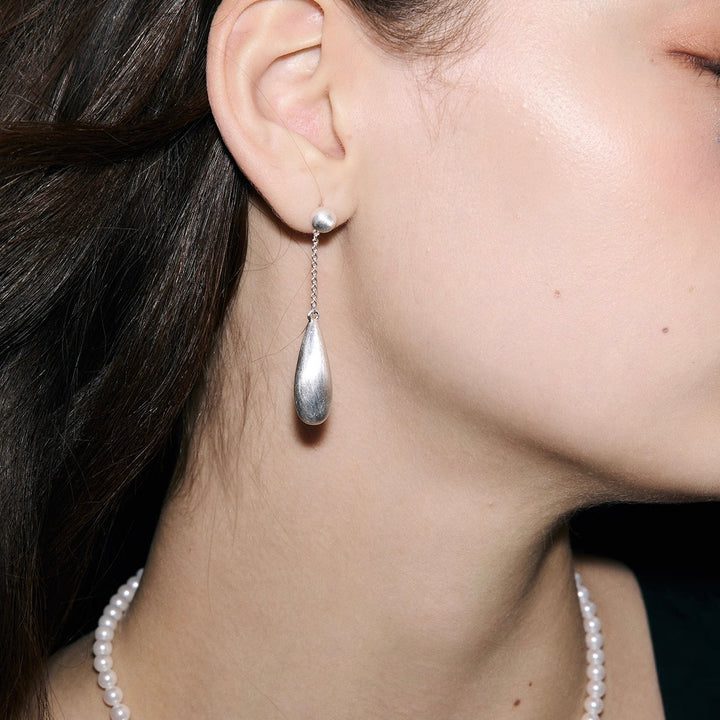 Elegant Teardrop Dangle Earrings
