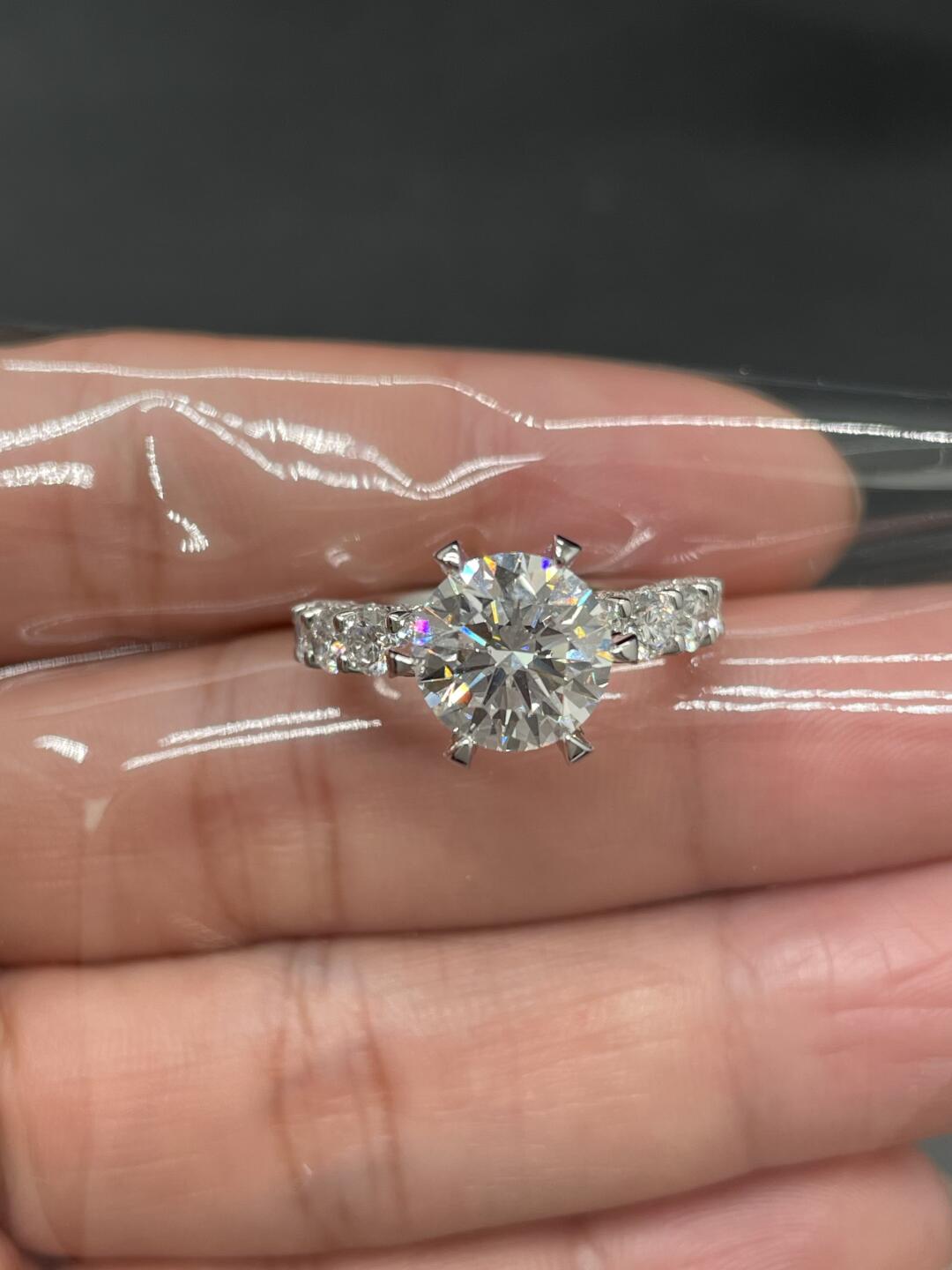 Aurora Six-Prong Moissanite Ring | S925 Sterling Silver