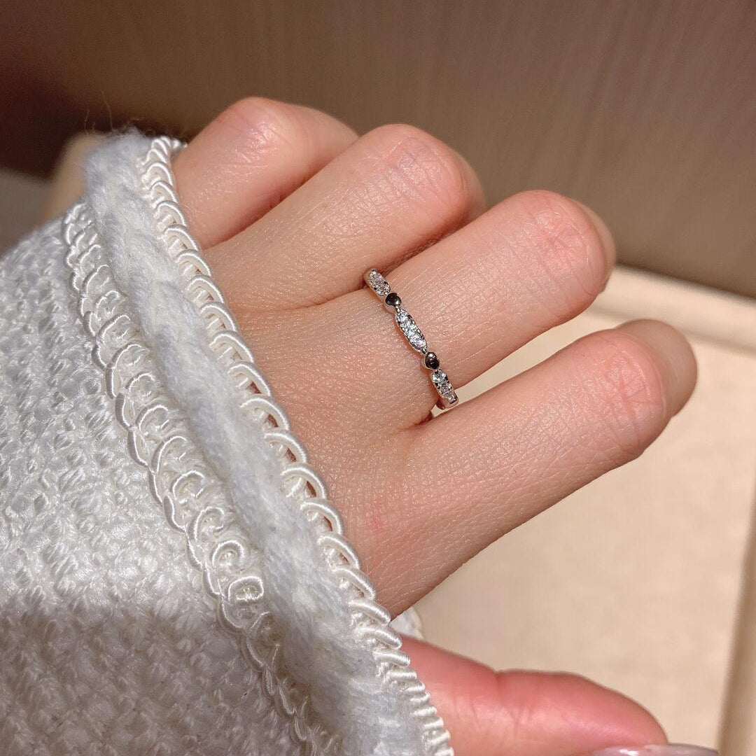 Heart Detail Zircon Stacking Ring — Slim Band | S925 Sterling Silver