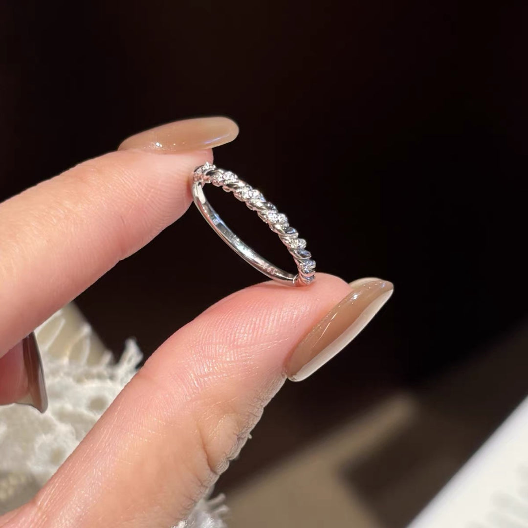 Whisper Twist Moissanite Ring | S925 Sterling Silver