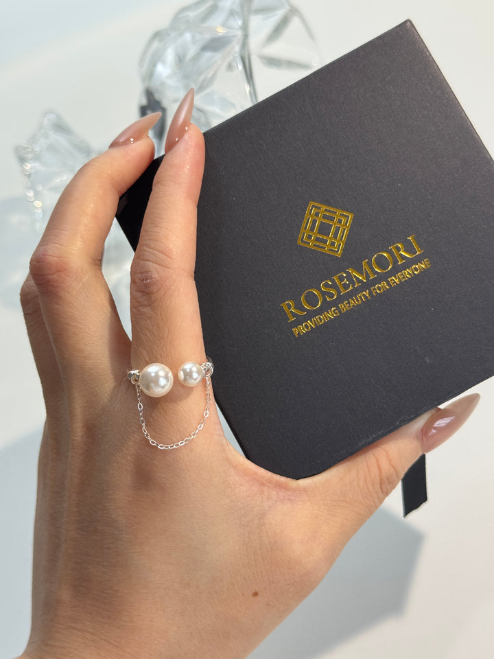 Pearl Smile Chain Ring