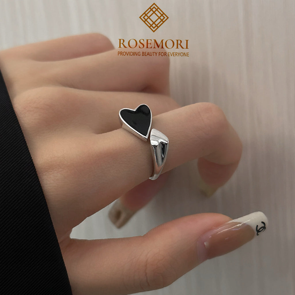 Black Heart Asymmetrical Ring