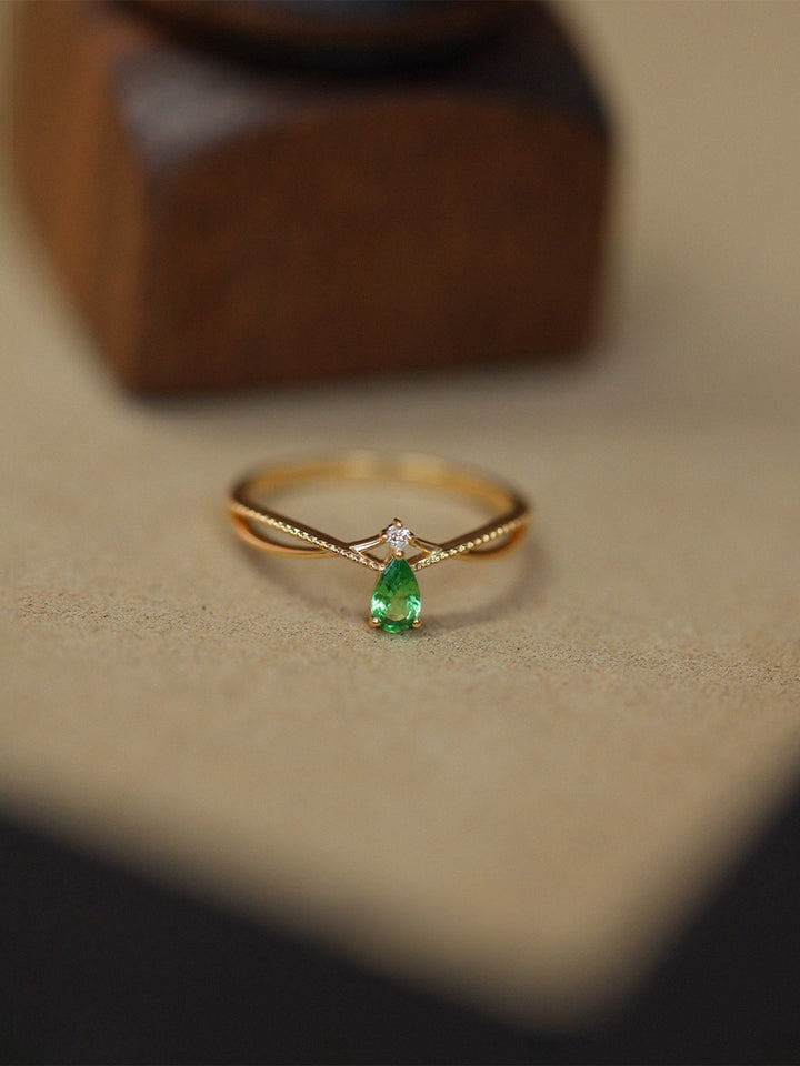 Green Teardrop Zircon Ring — Minimal Twist Band | S925 Sterling Silver
