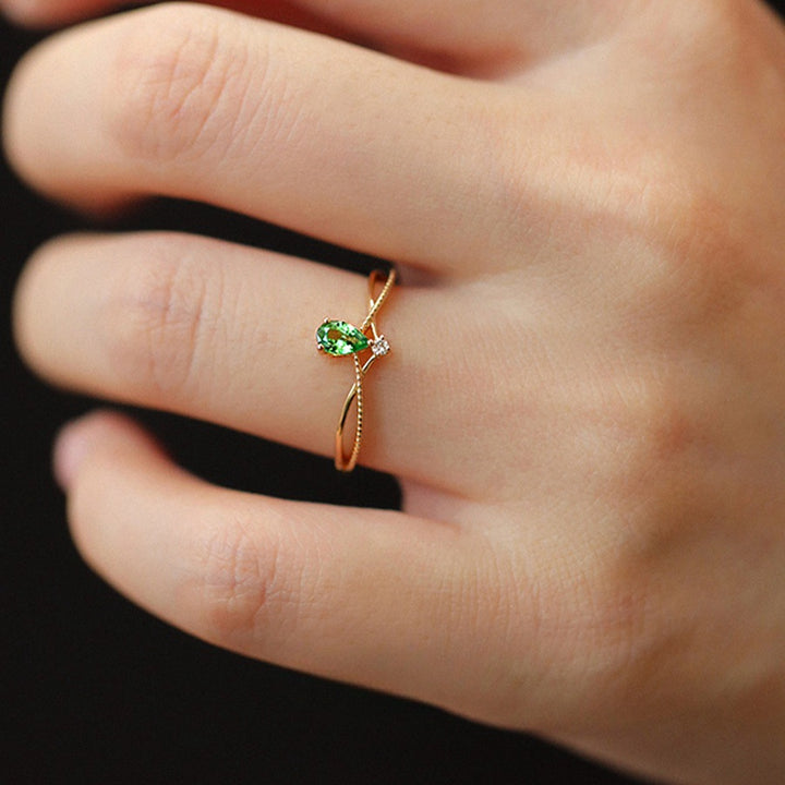 Green Teardrop Zircon Ring — Minimal Twist Band | S925 Sterling Silver