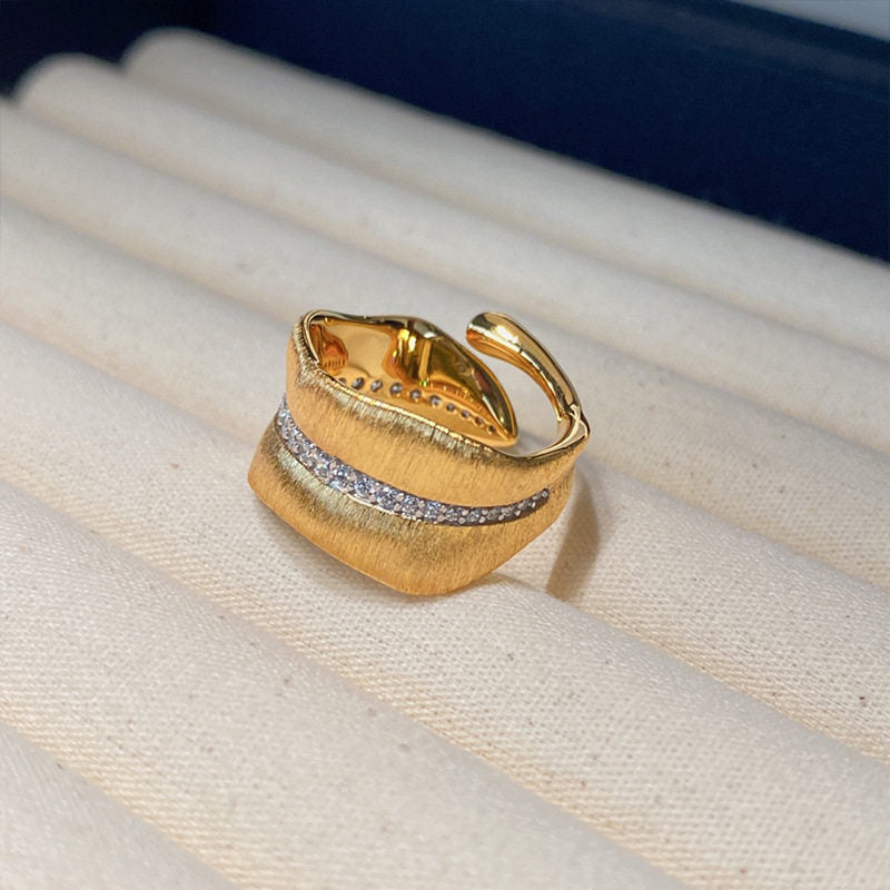 Vintage Leaf Texture Zircon Adjustable Ring