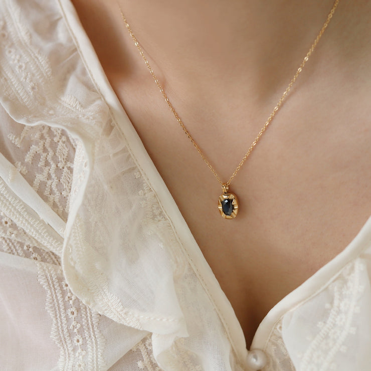 Elegant Black Diamond Vintage Oval Necklace