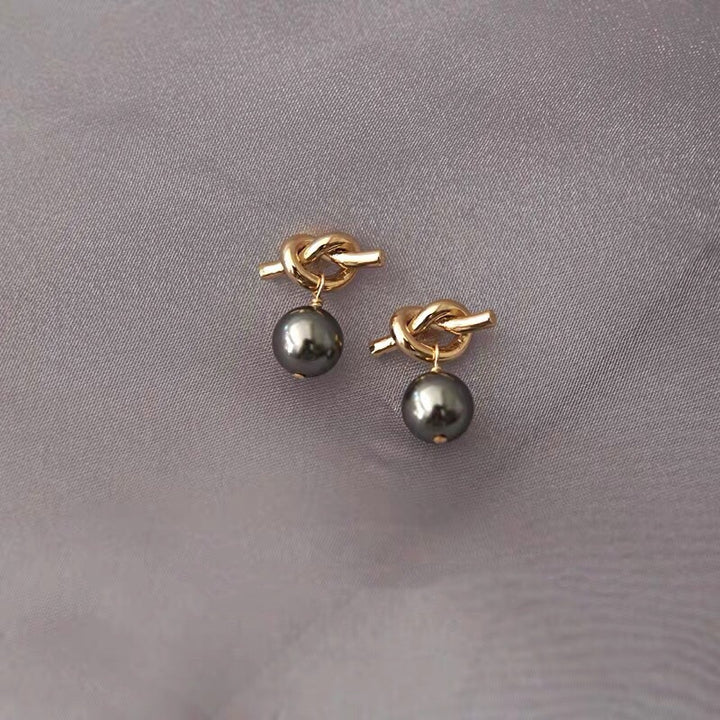 Black pearl knotted earrings