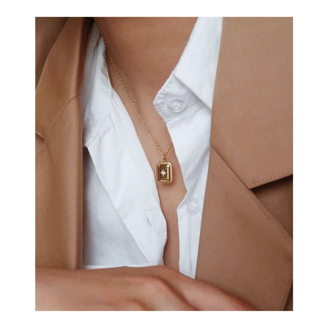 Vintage square necklace with diamonds