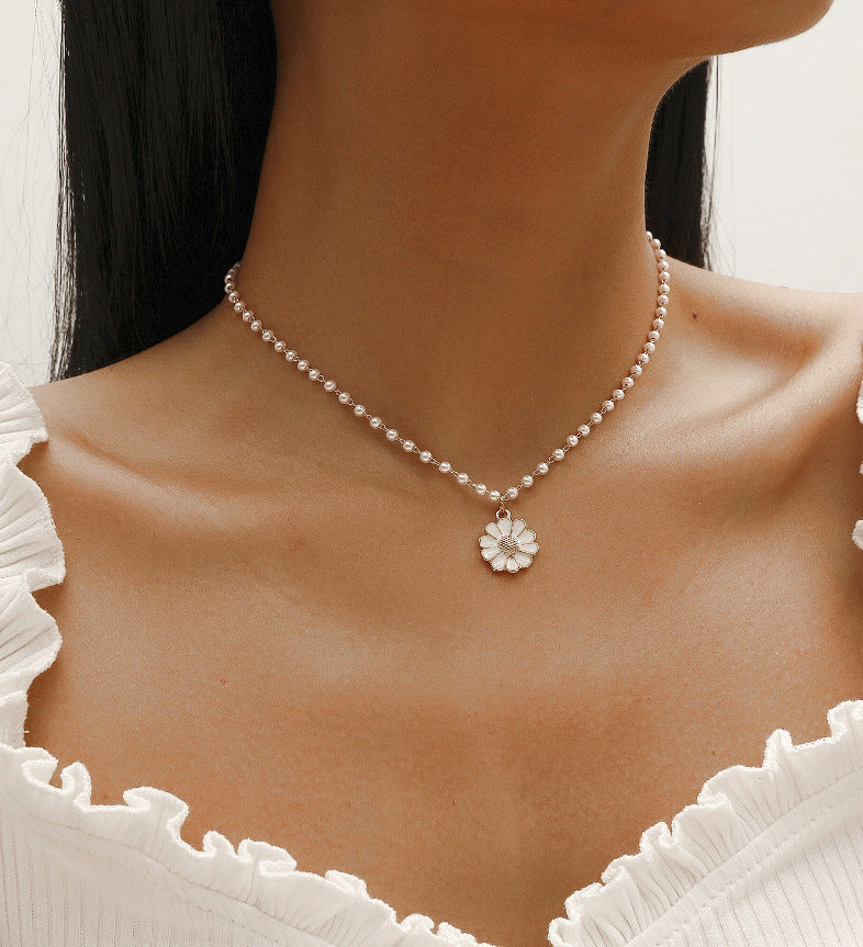 Daisy Pendant Pearl Necklace
