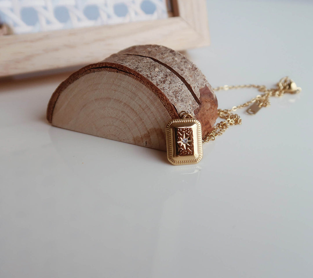 Vintage square necklace with diamonds