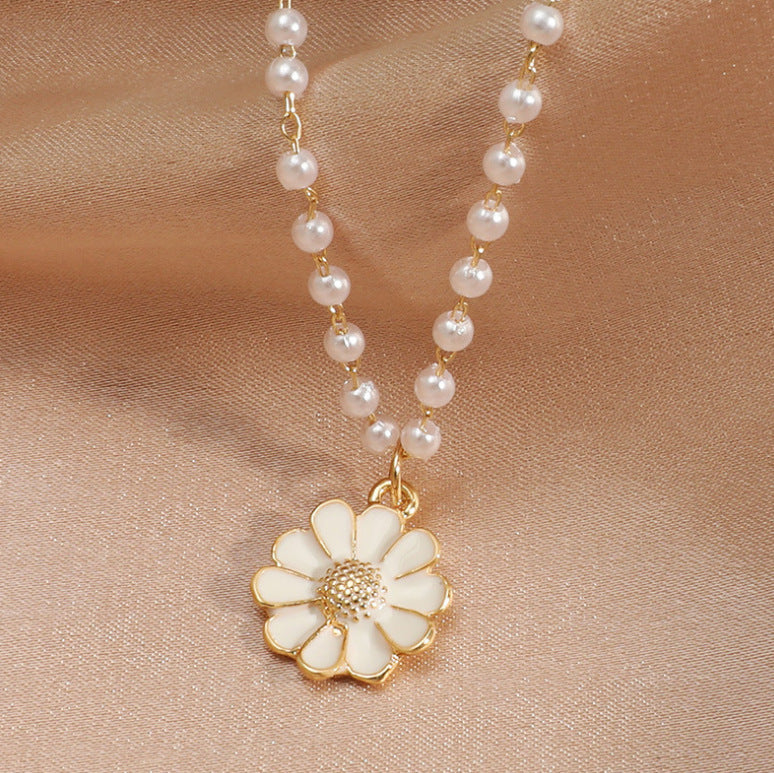Daisy Pendant Pearl Necklace