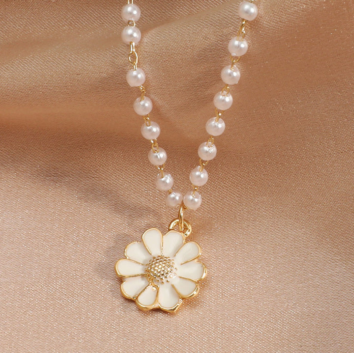 Daisy Pendant Pearl Necklace
