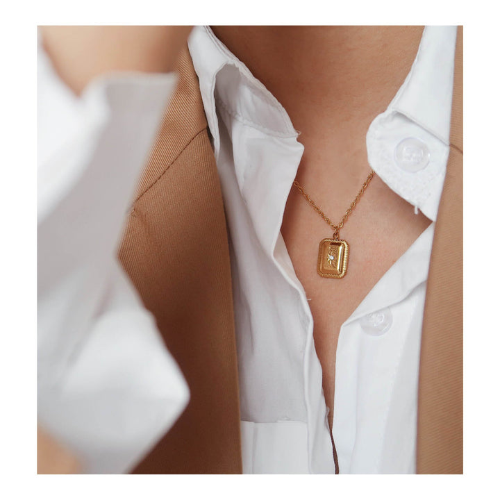 Vintage square necklace with diamonds