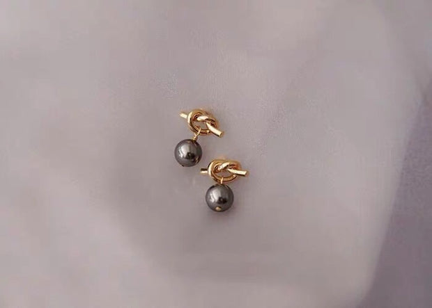 Black pearl knotted earrings