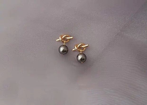 Black pearl knotted earrings