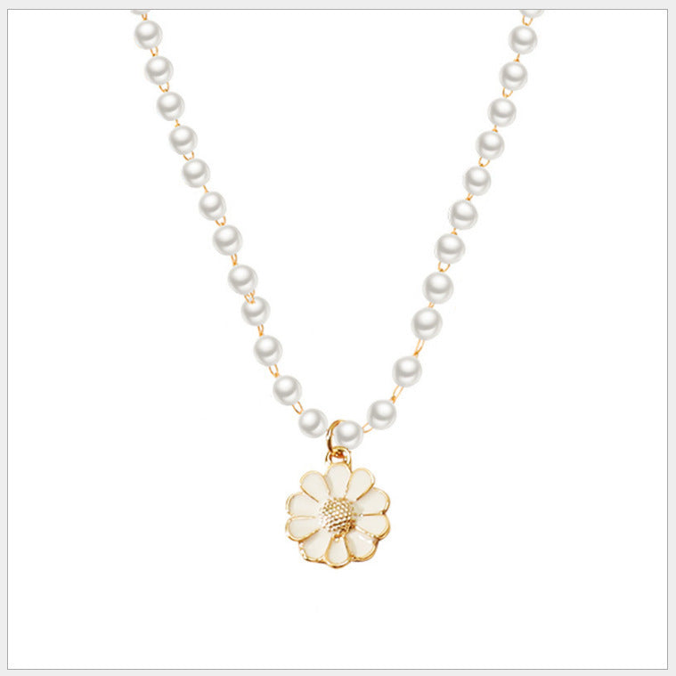 Daisy Pendant Pearl Necklace