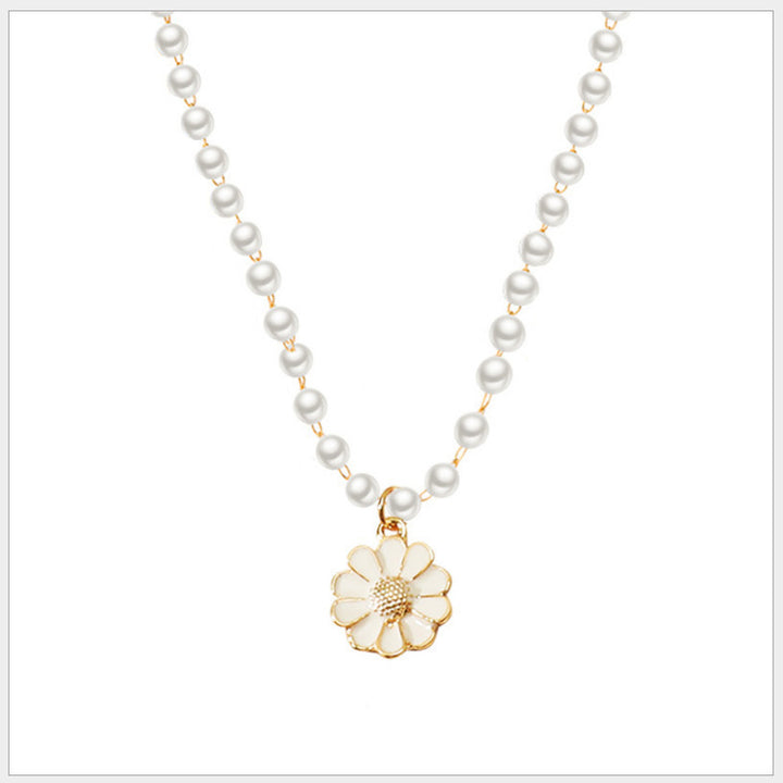 Daisy Pendant Pearl Necklace
