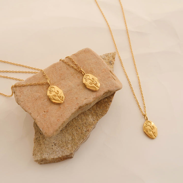 Rose Round Card Simple Necklace