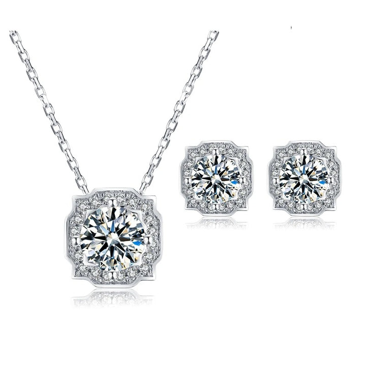 Petal-Edge Halo Moissanite Stud Earrings